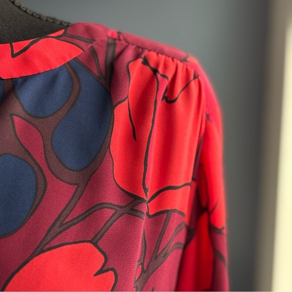 LOFT Red and Blue Floral Blouse - Picture 14 of 16